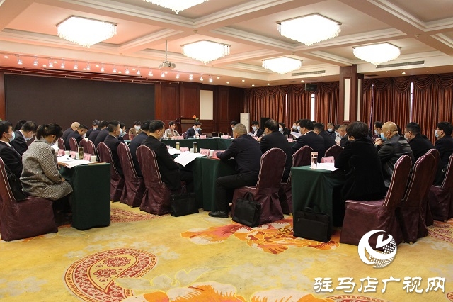 市政协四届八次会议分组讨论