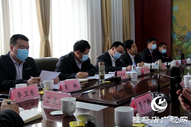 市政协四届八次会议分组讨论