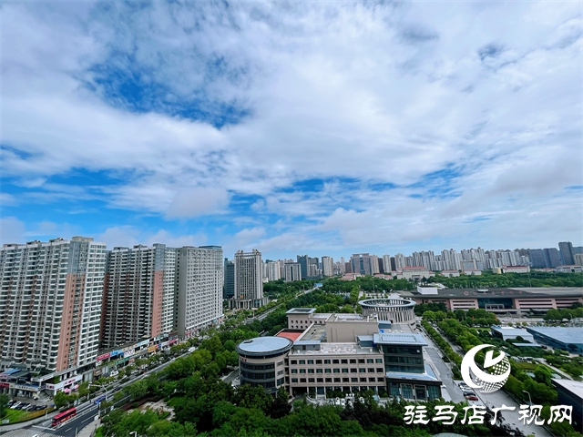驻马店：天空蓝刷屏 晴热天气回归