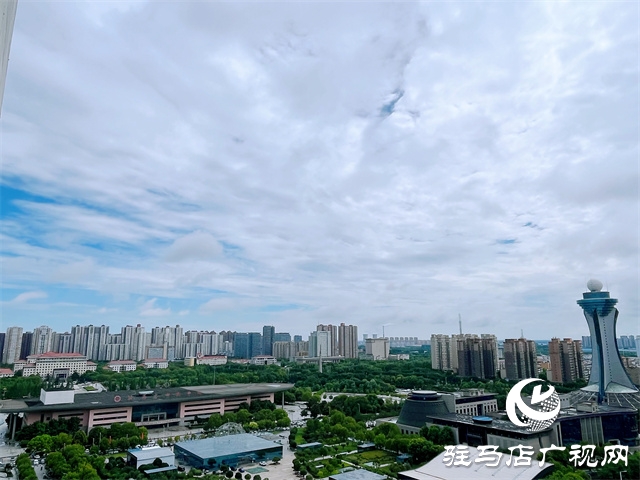 驻马店：天空蓝刷屏 晴热天气回归
