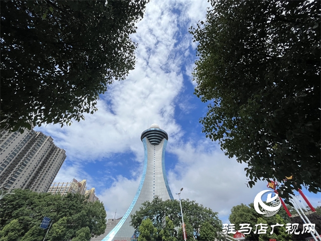 驻马店：天空蓝刷屏 晴热天气回归