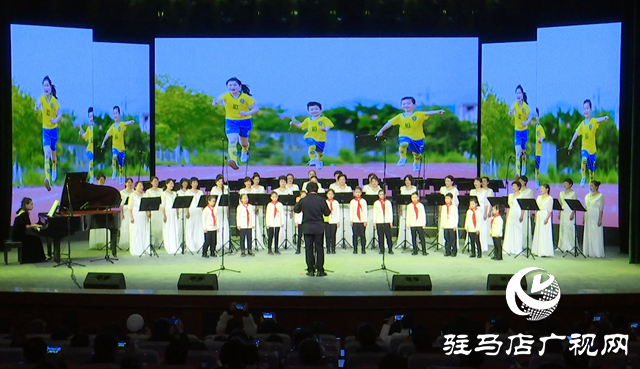 驻马店市2024迎新年暨市妇联天中紫薇合唱团十周年音乐会举行