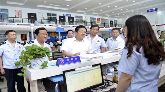 朱是西到市税务局调研指导征管体制改革工作