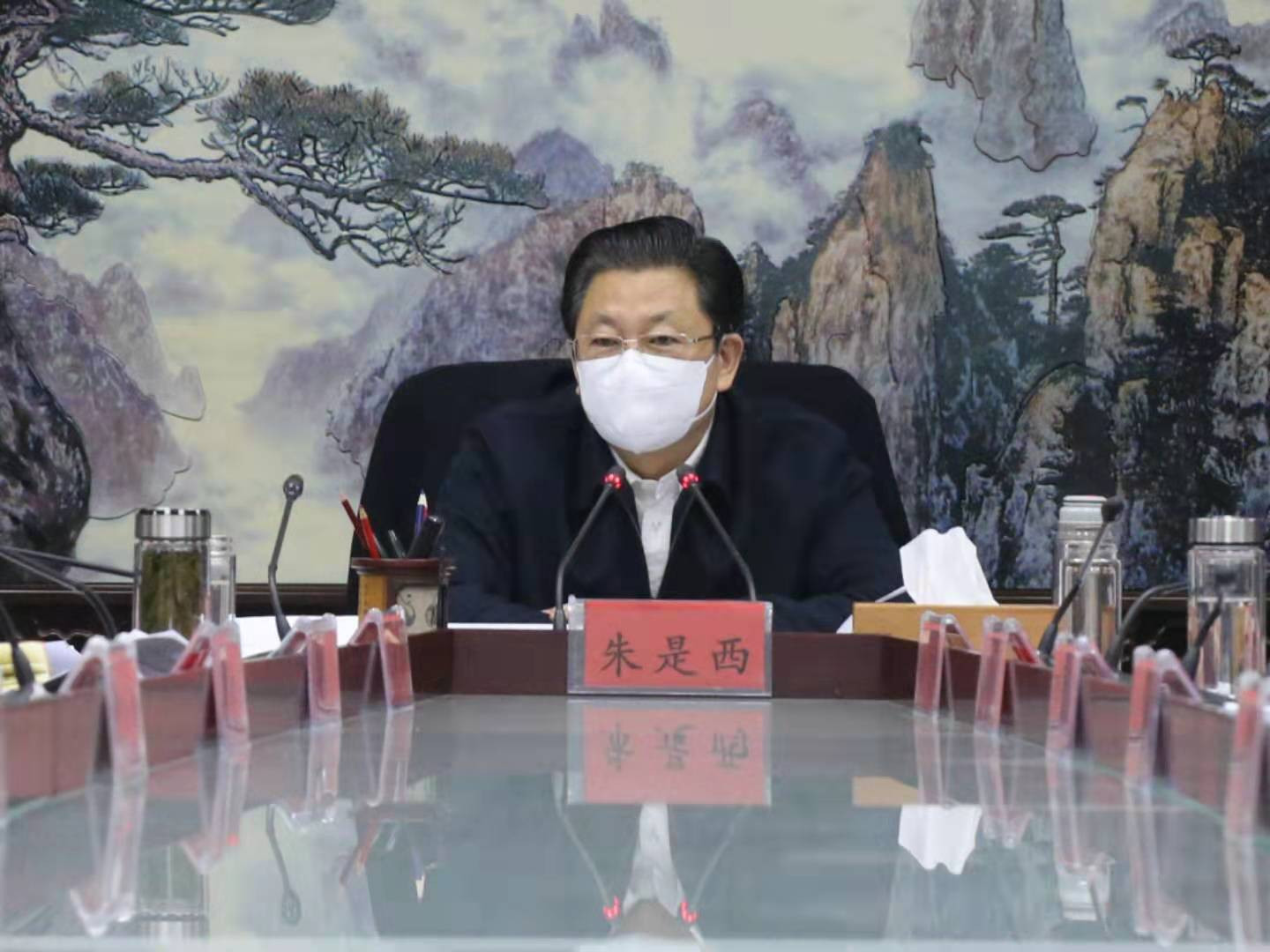 朱是西主持召开市政府第97次常务会议