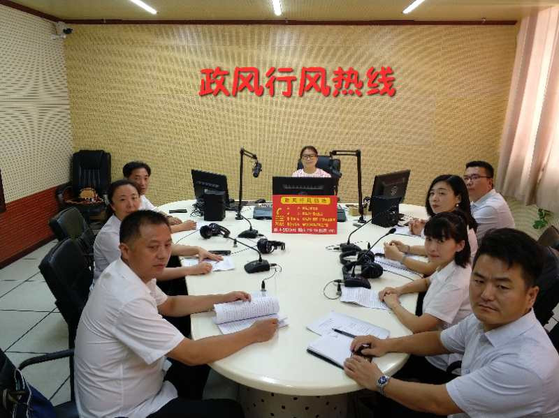 驻马店市邮政分公司走进驻马店广播电视台《政风行风热线》