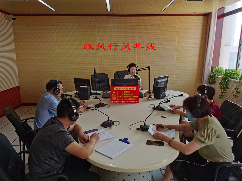 驻马店市林业局走进驻马店广播电视台《政风行风热线》