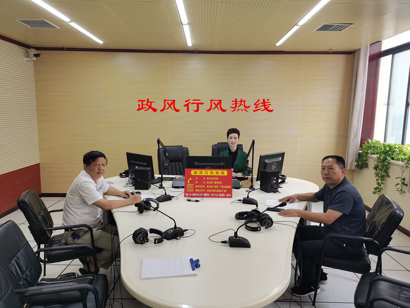 驻马店市科技局走进驻马店广播电视台《政风行风热线》