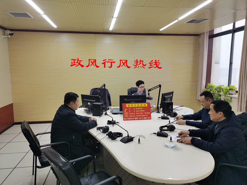 驻马店市医疗保障局走进驻马店广播电视台《政风行风热线》直播室