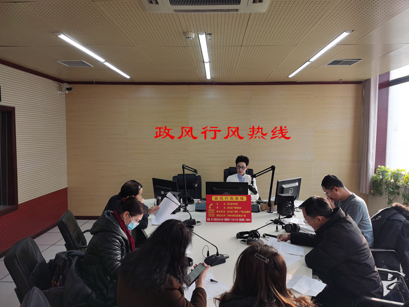 驻马店市教育局 走进驻马店广播电视台《政风行风热线》直播室