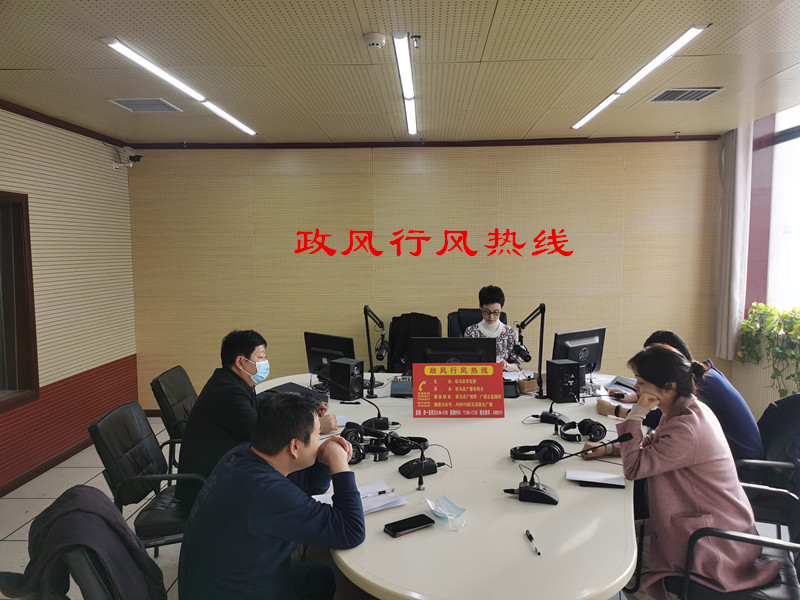 驻马店市烟草专卖局（公司） 走进驻马店广播电视台《政风行风热线》直播室