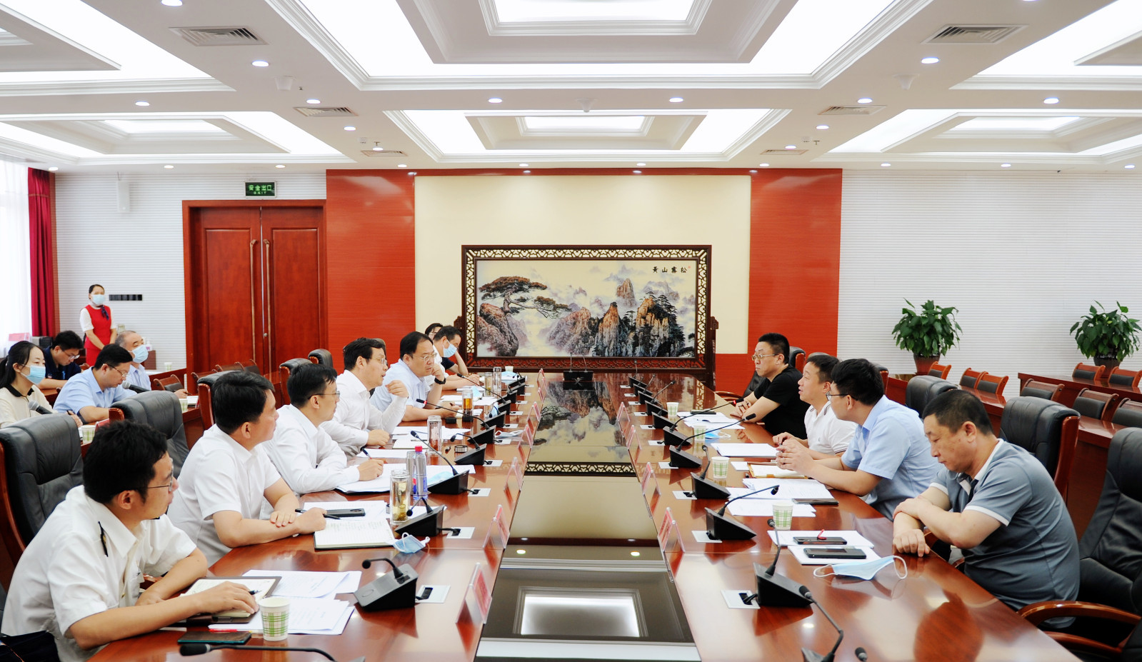市政府召开“双园”项目座谈会
