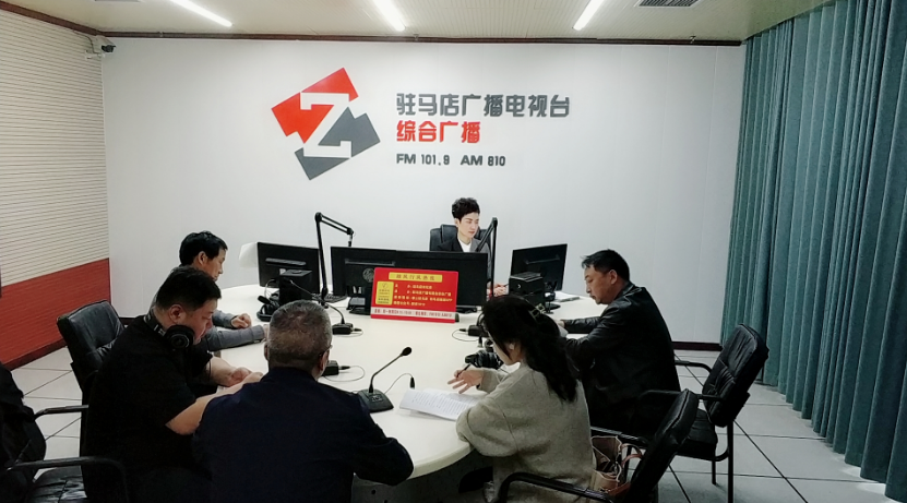 市医疗保障局走进驻马店广播电视台《政风行风热线》直播间