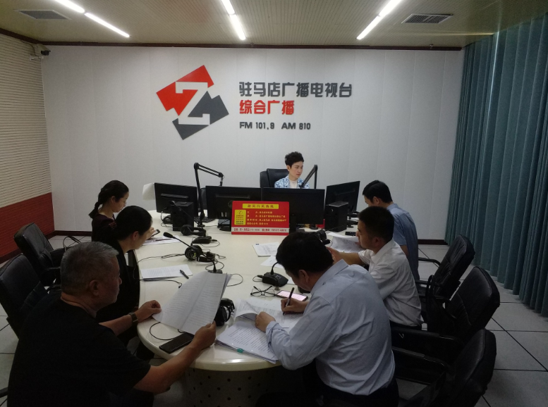 市粮食和物资储备局走进驻马店广播电视台《政风行风热线》直播间
