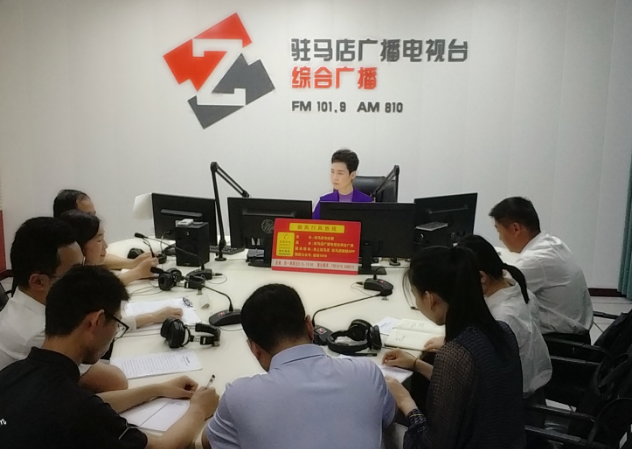 市人力资源和社会保障局走进驻马店广播电视台《政风行风热线》直播间