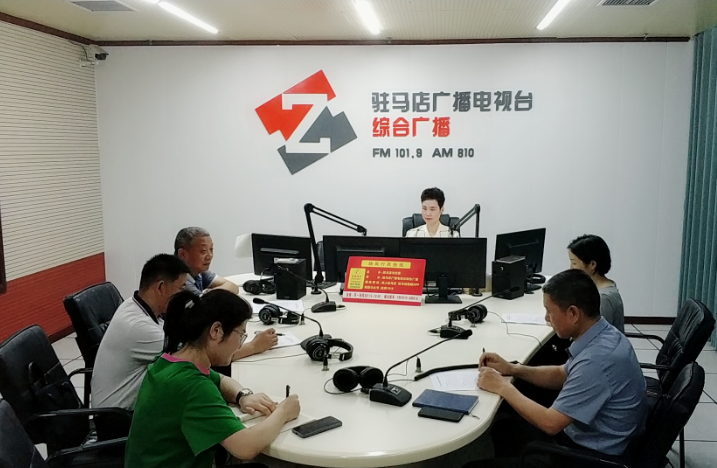 市民政局走进驻马店广播电视台《政风行风热线》直播间
