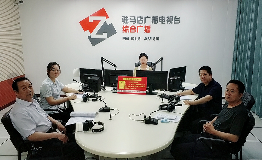 市司法局走进驻马店广播电视台《政风行风热线》直播间