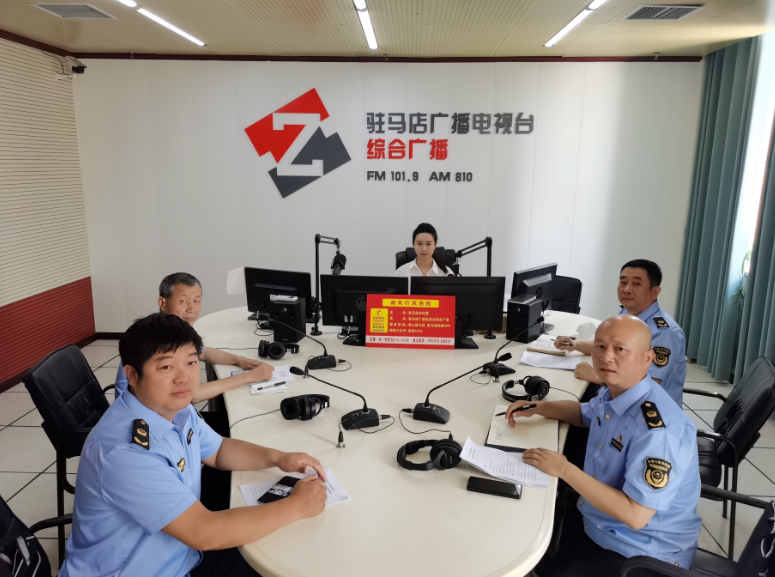 驻马店市市场监管局走进驻马店广播电视台《政风行风热线》直播间