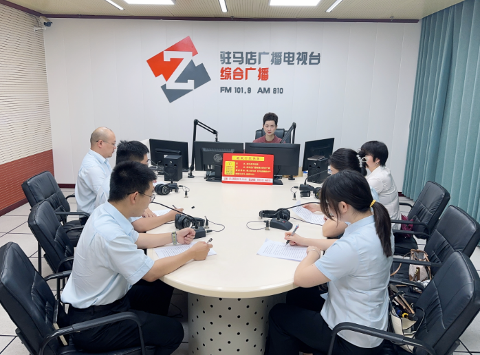 建设银行驻马店分行走进驻马店广播电视台《政风行风热线》直播间