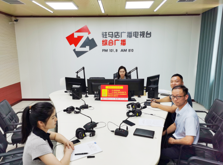 驻马店市农业农村局走进驻马店广播电视台《政风行风热线》直播间