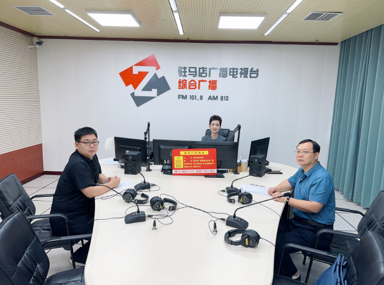 驻马店市科技局走进驻马店广播电视台《政风行风热线》直播间