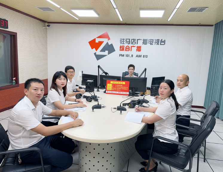中国电信驻马店分公司走进驻马店广播电视台《政风行风热线》直播间