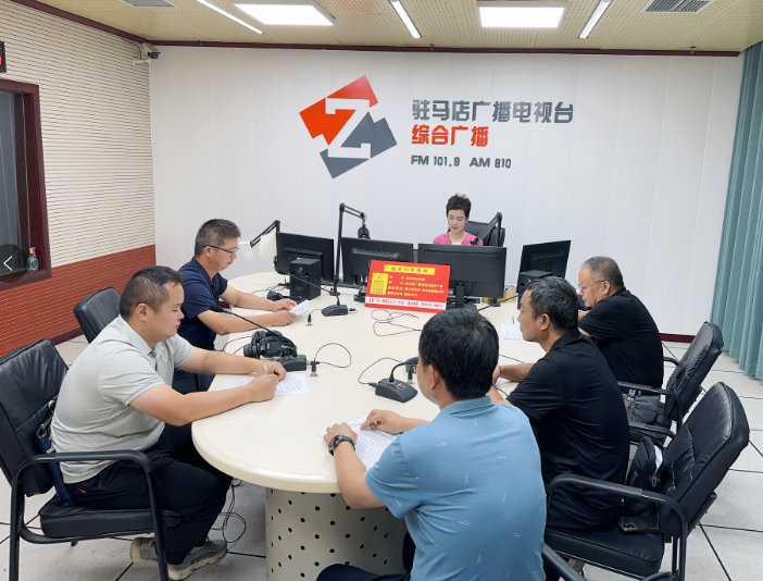 驻马店市农业科学院走进驻马店广播电视台《政风行风热线》直播间