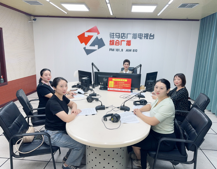 驻马店市中医院走进驻马店广播电视台《政风行风热线》直播间