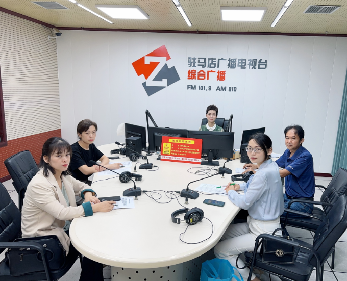驻马店市疾病预防控制中心走进驻马店广播电视台《政风行风热线》直播间
