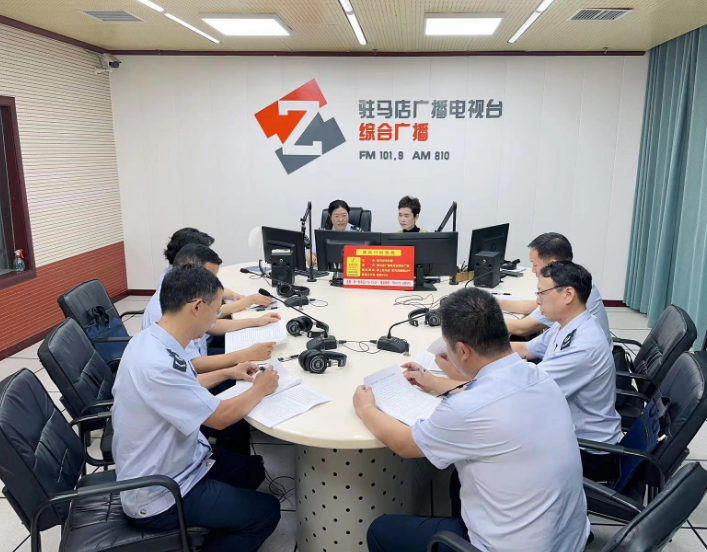 驻马店市税务局走进驻马店广播电视台《政风行风热线》直播间