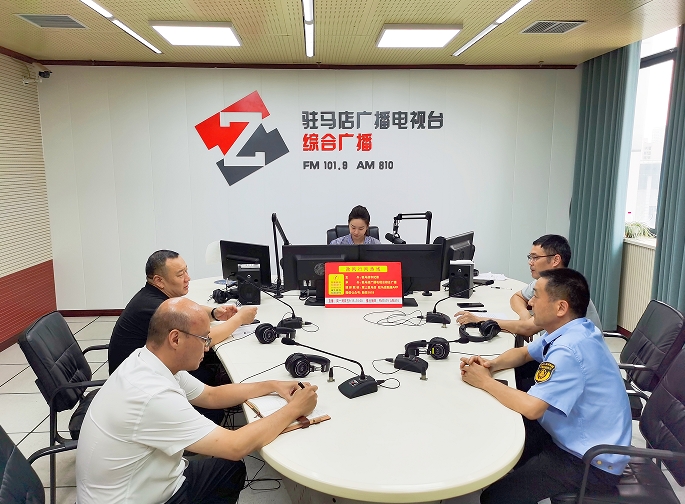 驻马店市交通运输局走进驻马店广播电视台《政风行风热线》直播间