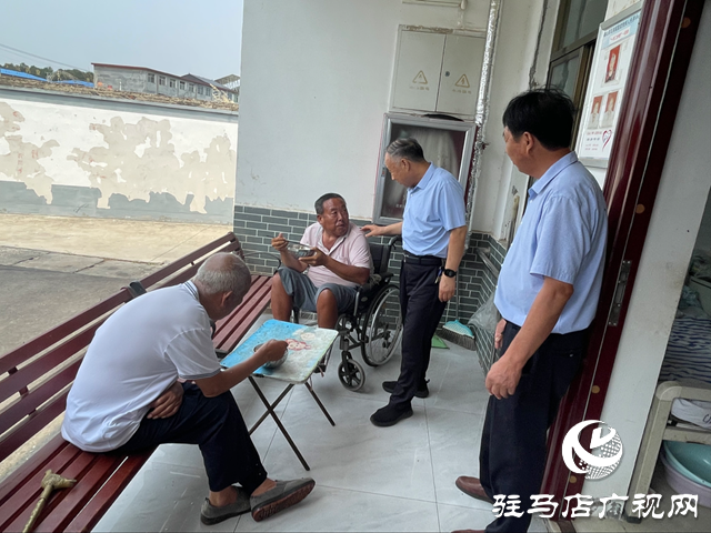    中国残联副主席张银良深入确山县看望重度残疾人