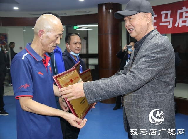驻马店市直单位中老年人乒乓球交流活动举行